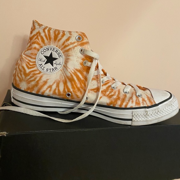 Tie-dye chuck Taylors - Picture 1 of 2